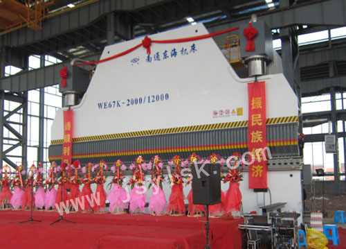WE67K-2500/12000大(dà)型折彎機(jī)