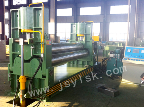 液壓三輥(gun)對稱式卷闆機