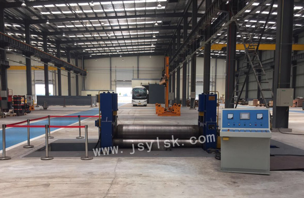 中小(xiao)型上輥萬能式卷(juàn)闆機