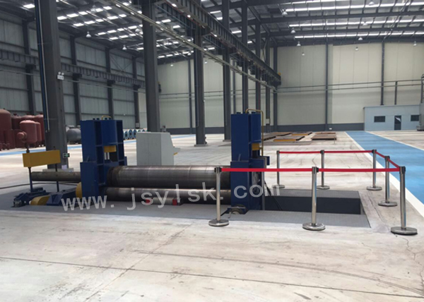 中小型上(shang)輥萬能式卷闆機(jī)