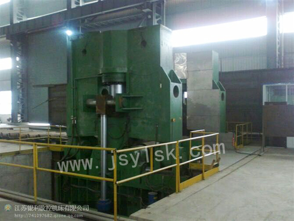 大(dà)型上輥萬(wan)能式卷闆(pan)機