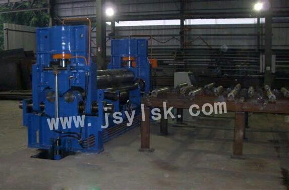 中小型(xíng)上輥萬能(neng)式卷闆機(jī)