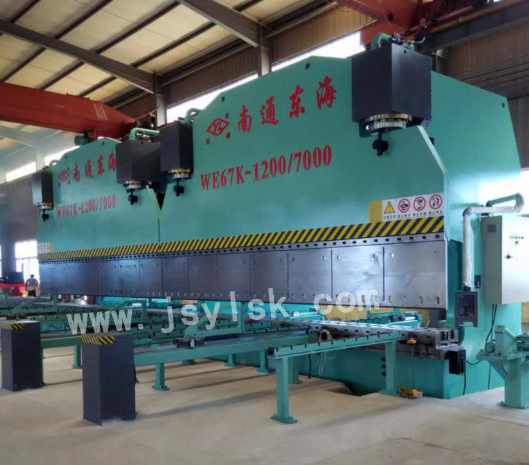 WC67Y/E系(xì)列雙機聯(lian)動折彎機(ji)