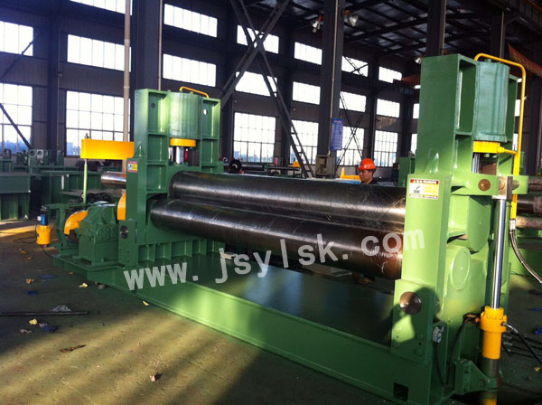 液壓三(san)輥對稱式卷闆機(ji)