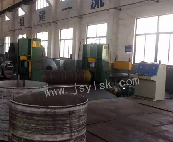 中(zhong)小型上輥(gun)萬能式卷(juàn)闆機