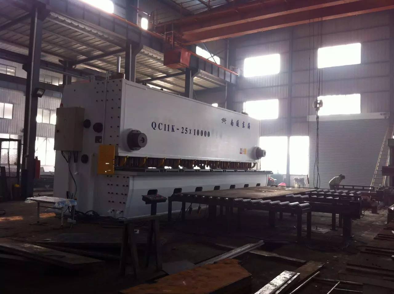 大(da)型剪闆(pǎn)機