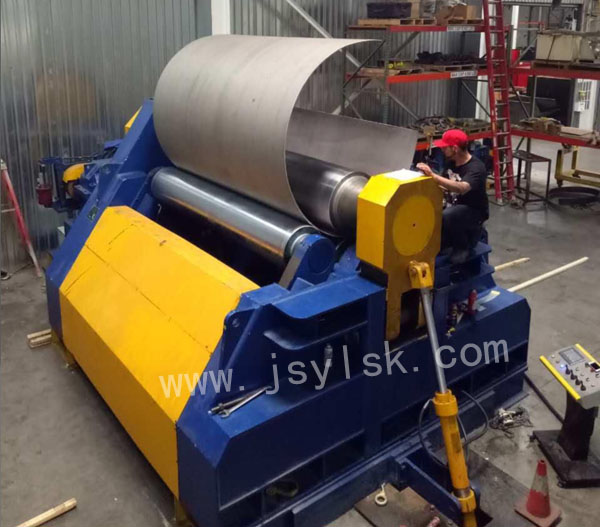 四(si)輥卷闆機