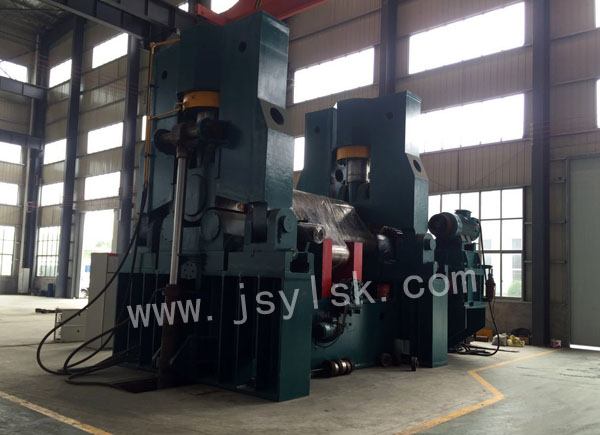 大型上(shang)輥萬能(néng)式卷闆(pan)機