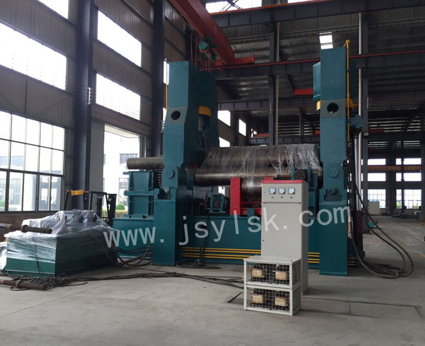 大型(xíng)上輥萬(wan)能式卷(juan)闆機