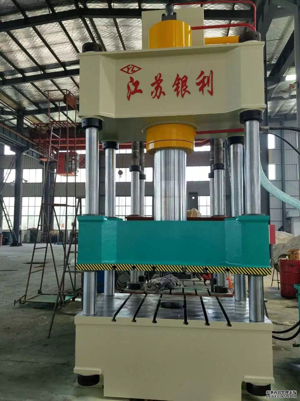 四柱(zhu)液壓機