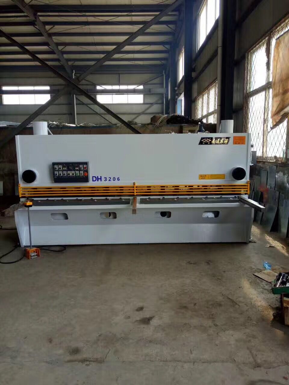 南通東(dong)海機床制(zhi)造集團剪(jian)闆機折彎(wān)機客戶使(shǐ)用案例