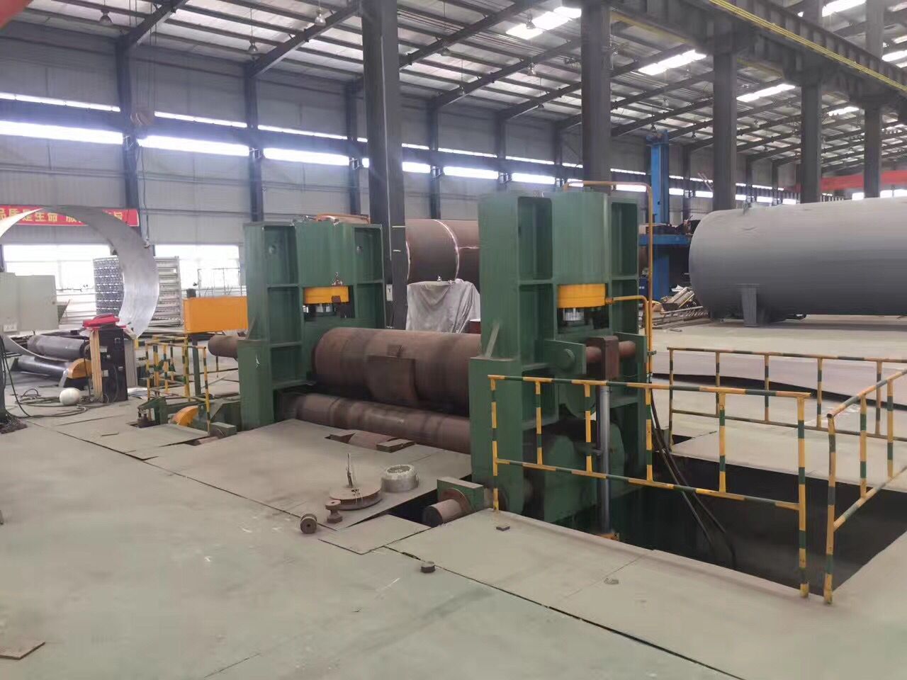 大(dà)型上輥萬(wan)能式卷闆(pǎn)機