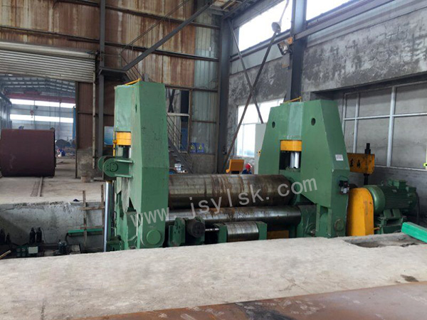 大(da)型上輥萬(wan)能式卷闆(pan)機