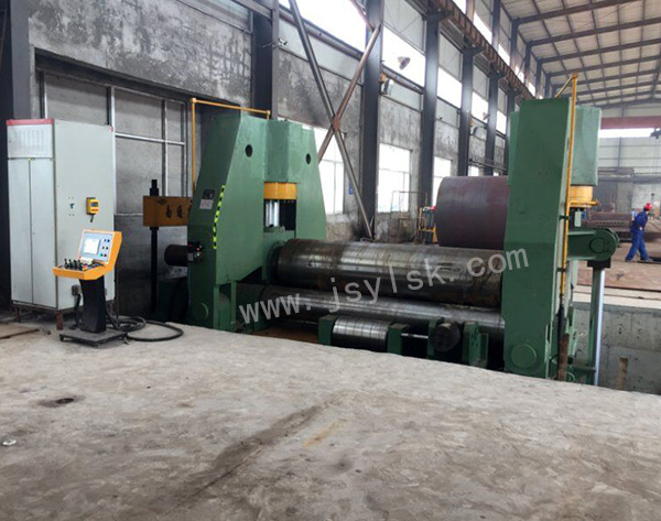 大(dà)型上輥萬(wàn)能式卷闆(pan)機