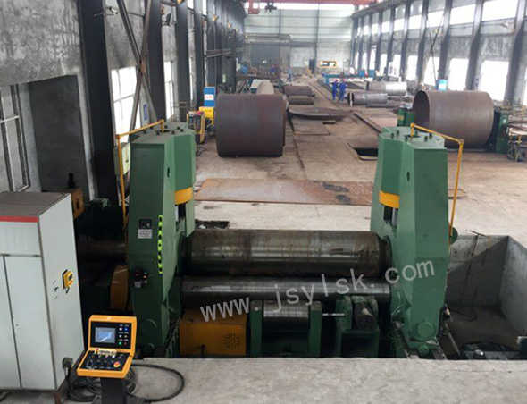 大(dà)型上輥萬(wàn)能式卷闆(pan)機