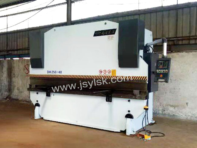 WC67Y-40/2000液(yè)壓折彎機