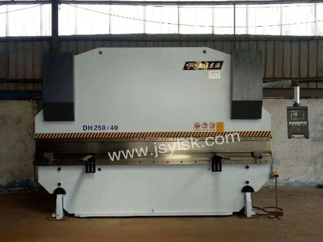 WC67Y-40/2000液壓(ya)折彎機