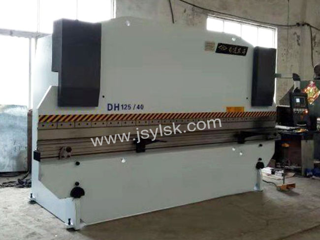 WC67Y-125/4000液壓折(shé)彎機