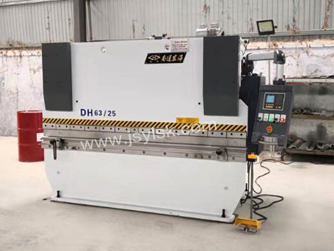 WC67Y-63/2500液壓(yā)折彎機