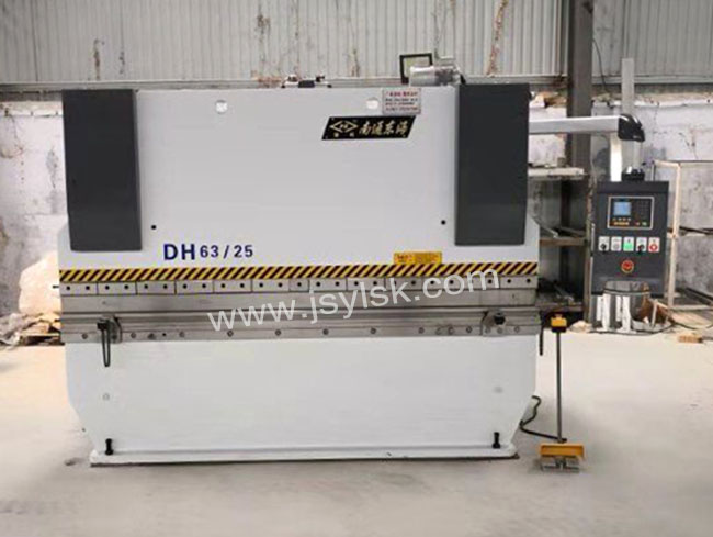 WC67Y-63/2500液壓折(shé)彎機