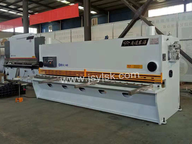 QC11Y-6*4000液壓剪(jiǎn)闆機