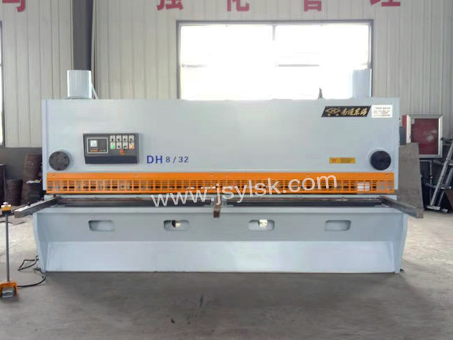 QC11Y-8*3200液(ye)壓剪闆機