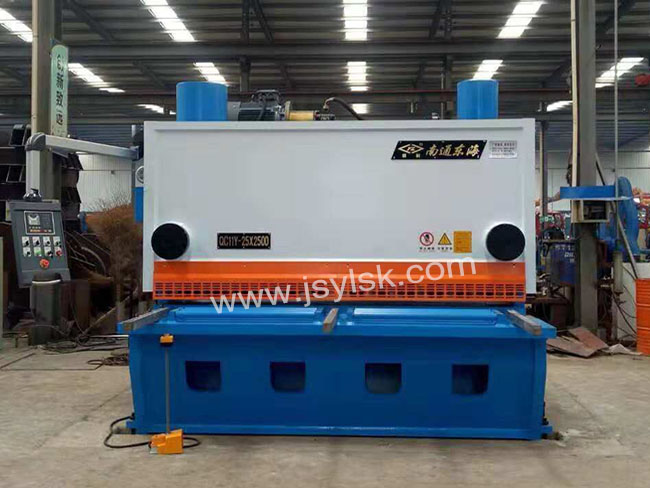 QC11Y-25*2500液壓剪闆機