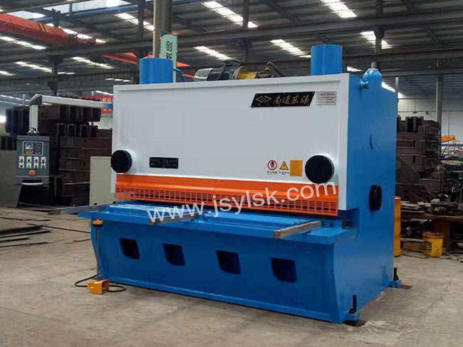 QC11Y-25*2500液壓剪(jiǎn)闆機