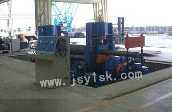 中小(xiao)型上輥萬能式卷(juàn)闆機